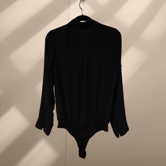 Express Portofino Slim fit (tucked in) bodysuit. - Picture 2 of 3